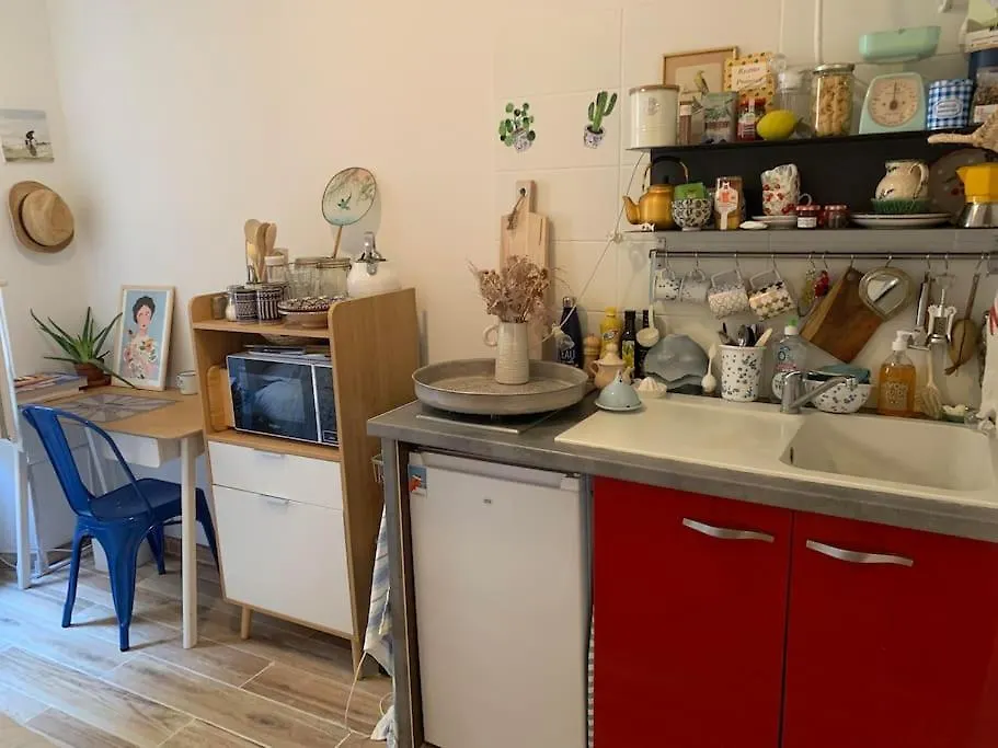 Jolie Studette Avec Patio Style Cabanon Apartment Marseille France