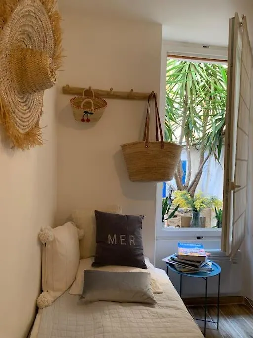 Appartamento Jolie Studette Avec Patio Style Cabanon Marsiglia Francia